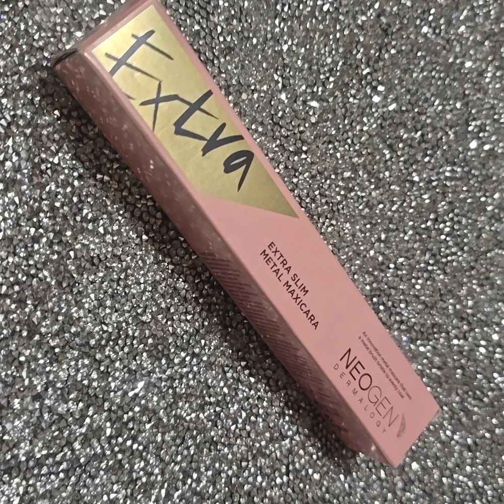❇️🧚‍♀️Neogen Dermalogy Extra Slim Metal Maxicara Mascara NWT